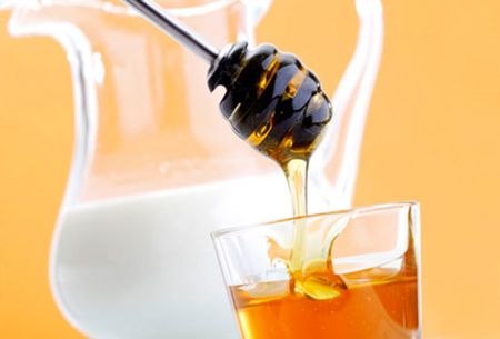 Молоко с медом для лечения бронхиального кашля