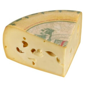Сыр обладает обширной пищевой ценностью, которая зависит исключительно от содержания и состава сухих компонентов и влаги