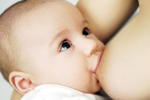 Депантол эффективен при лечении трещин сосков у кормящих матерей