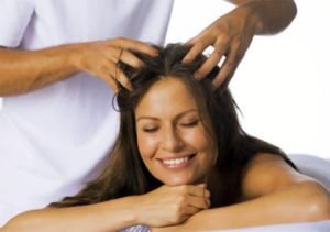 Точечный массаж поможет справиться с головной болью перенапряжения