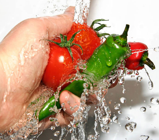 мытье овощей 