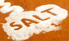 Необходимо уменьшать потребление соли с пищей