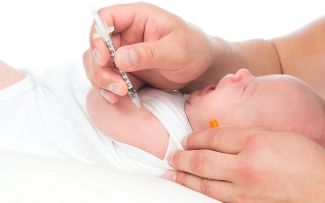 Проведение вакцинирования в роддоме.