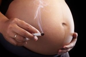 беременная курит