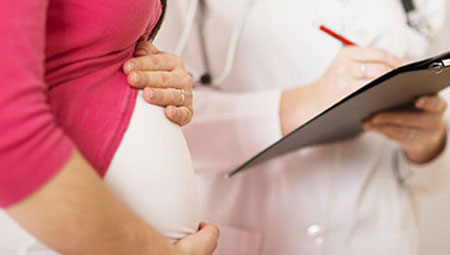 Зеленые выделения у женщин при беременности